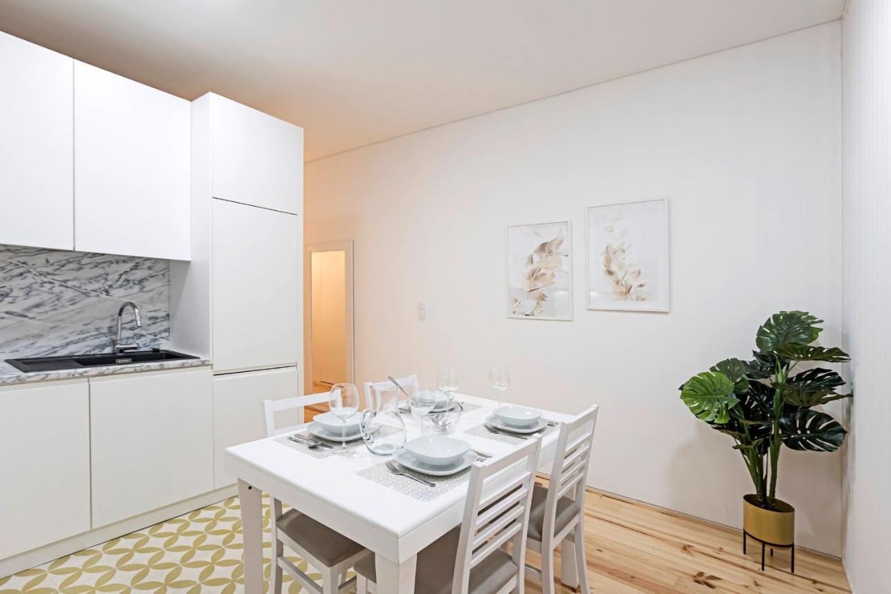 Loios 1Br Flat Downtown By Lovelystay OOporto Exteriör bild